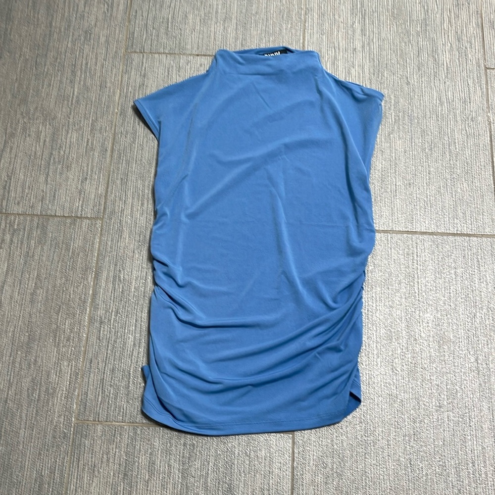 DKNY sleeveless top S brand new with ruching on bottom
